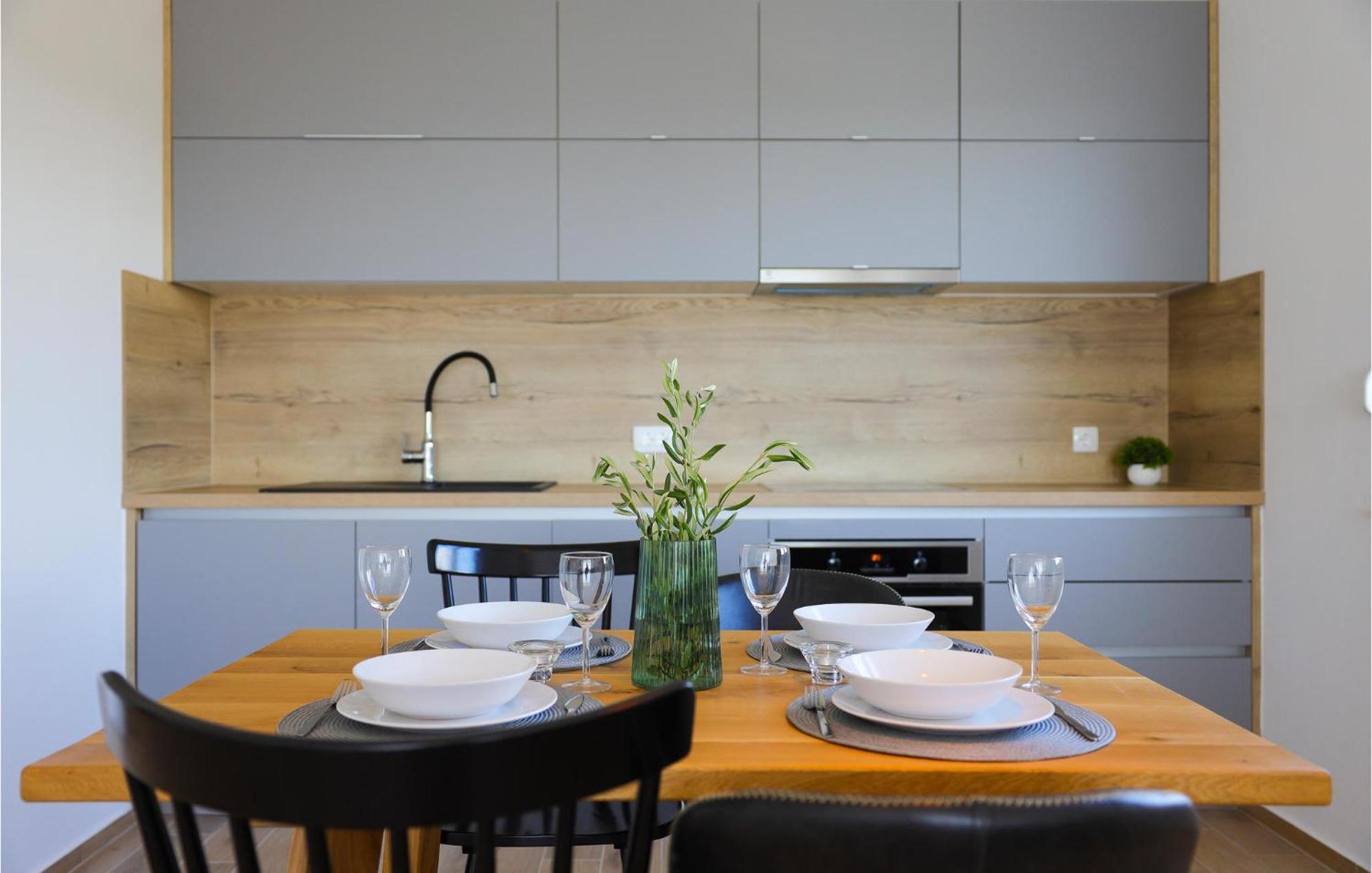 Stunning Home In Vrsi With Kitchen Extérieur photo
