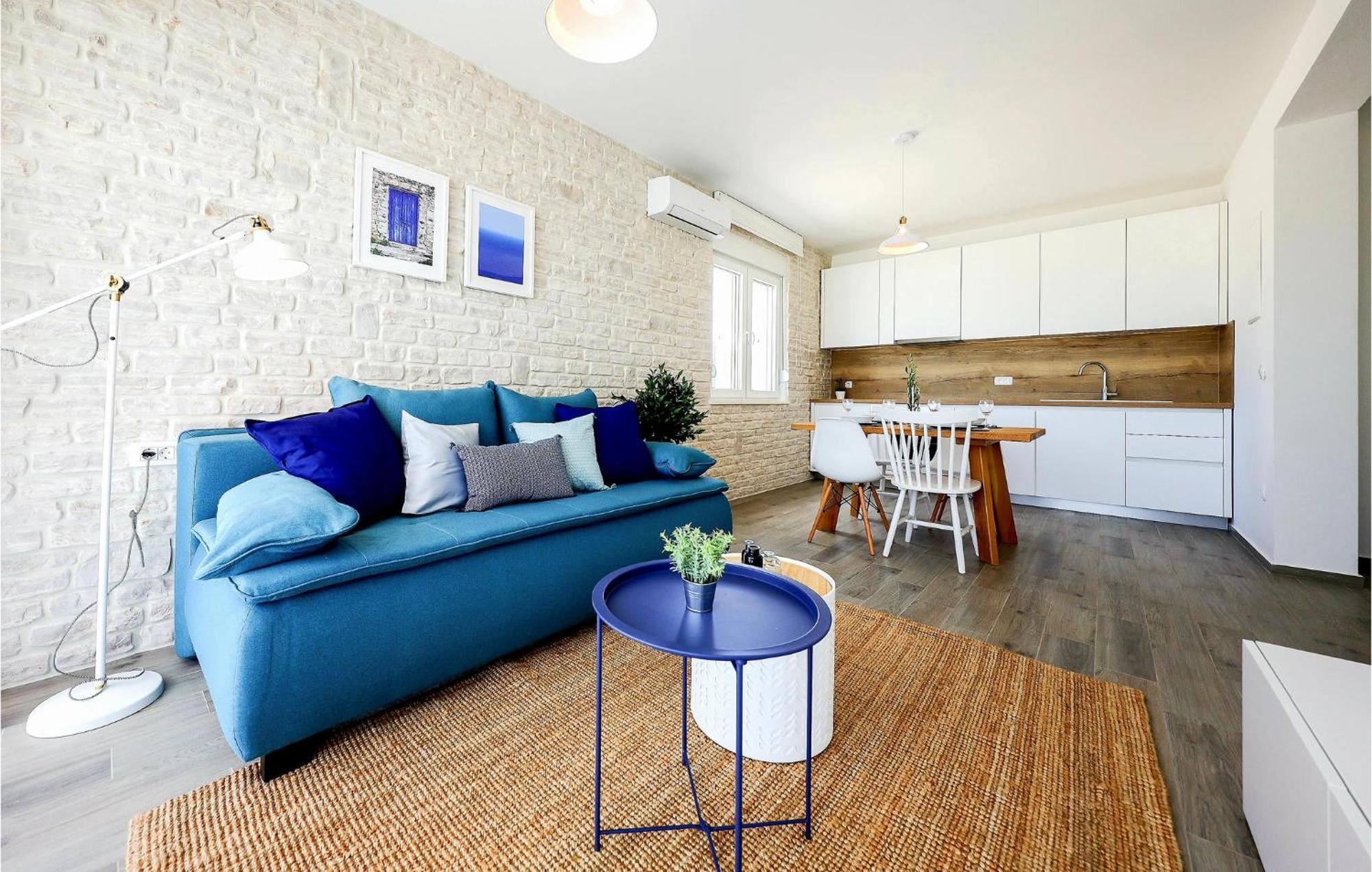 Stunning Home In Vrsi With Kitchen Extérieur photo