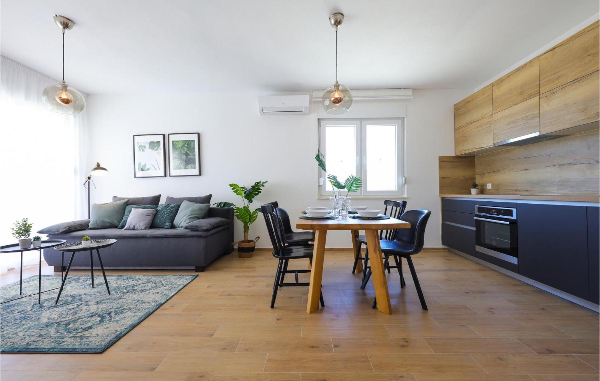 Stunning Home In Vrsi With Kitchen Extérieur photo