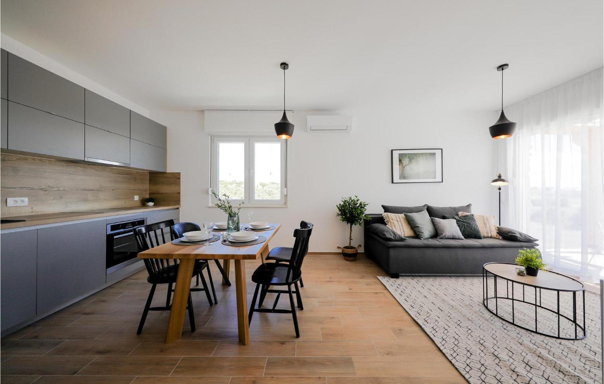Stunning Home In Vrsi With Kitchen Extérieur photo