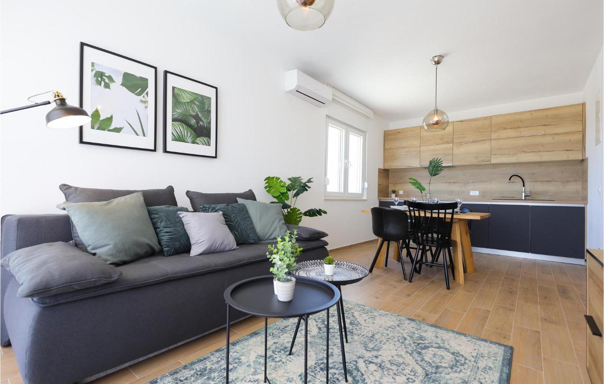 Stunning Home In Vrsi With Kitchen Extérieur photo